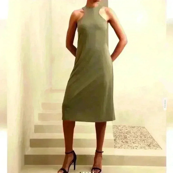 Banana Republic Factory Dresses & Skirts - BANANA REPUBLIC HIGH-NECK KNIT KNEE-LENGTH DRESS